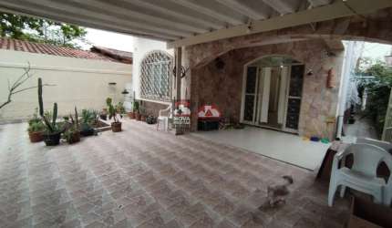 Casa Sobrado Padrão em São José dos Campos