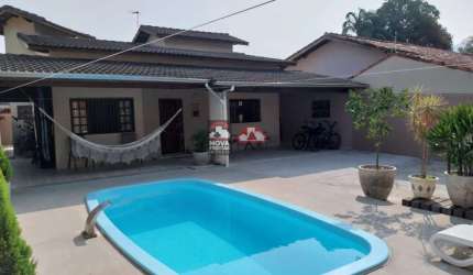 LINDA CASA COM PISCINA, MODERNA PRÓXIMO À MELHOR PRAIA DE CARAGUATATUBA - MARTIM DE SÁ!