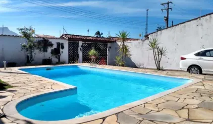 Casa Sobrado Padrão em Caraguatatuba
