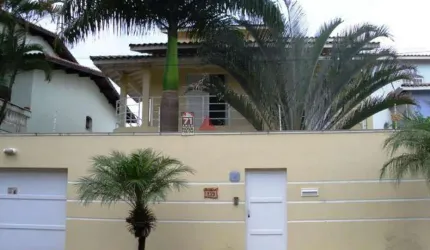 Casa Sobrado Padrão em Caraguatatuba