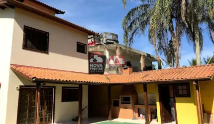 Casa Sobrado Padrão em Caraguatatuba