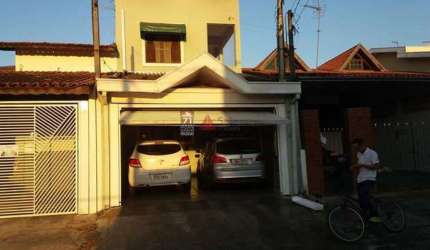 Casa Sobrado Padrão em São José dos Campos