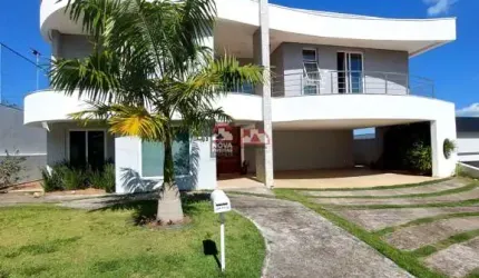 Luxuoso sobrado a venda no Condomínio Santa Helena em Caçapava.