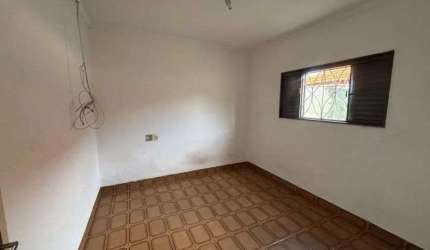 Casa 2 Dorms – Bairro Anchieta | R$ 1.600,00 | 2 Vagas e Portão Eletrônico