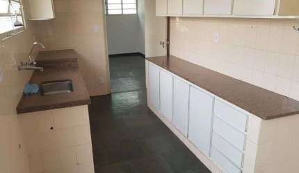 Imóvel para aluguel com 190 metros quadrados com 3 quartos