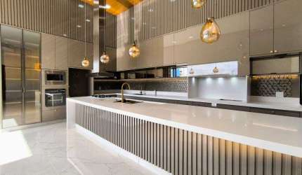 Mansão Exclusiva no Golden Park: 4 Suítes, Piscina, Área Gourmet e luxo incomparável