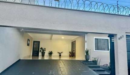 Casa à Venda em Nova Suiça, Goiânia: 4 Quartos, 329m², 2 Suítes