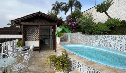 Casa em Glória  -  Joinville
