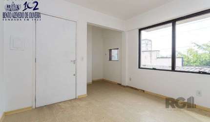 Sala Comercial no Menino Deus desocupada
