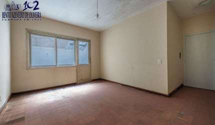 Apartamento JK com 1 dormitório e 54m² à venda em Menino Deus, Porto Alegre.