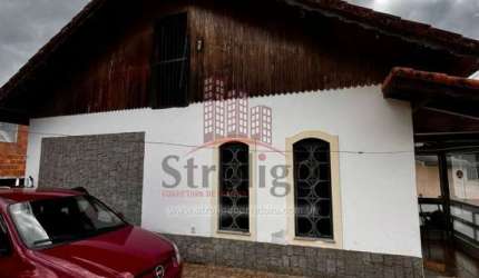 C486 Imóvel com 3 ótimas residências e terreno medindo 770 m², a 5 km do Centro, Nova Friburgo-RJ