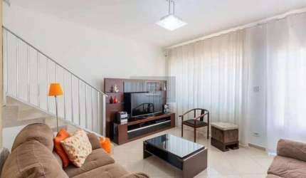 Sobrado com 4 Quartos e 2 banheiros à Venda, 150 m² por R$ 570.000