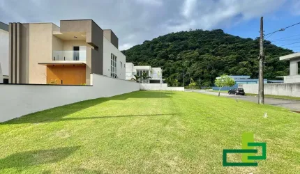 Lote de Esquina à Venda no Condomínio Costa Nova – Caraguatatuba.