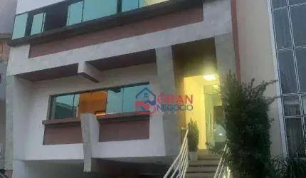 Alugo em condomínio fechado