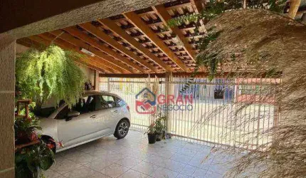 Sobrado para venda com 4 quartos em Cutitiba- PR.