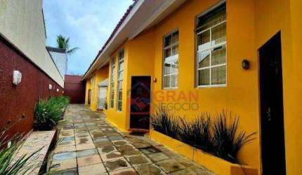 CASA À VENDA EM CAIOBÁ - A 450m DA PRAIA