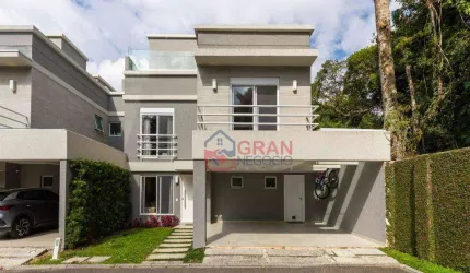 Casa ampla em condomínio de alto padrão com 3 quartos, sendo 1 suite no Campo Comprido