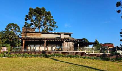 Casa de alto padrão entre araucárias e elegância – Campo Alegre/SC