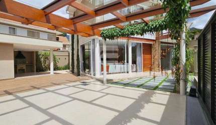 EXCLUSIVA CASA TRIPLEX EM CONDOMÍNIO NOBRE NO CÔNEGO – CONFORTO E SOFISTICAÇÃO!