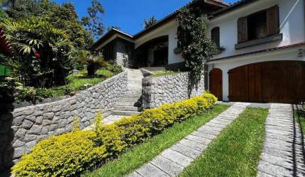 EXCELENTE CASA LINEAR DE 4 QUARTOS - R$ 1.500.000,00 - VALE DOS PINHEIROS - NOVA FRIBURGO