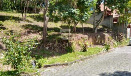 Ótimo terreno localizado 700 metros do centro Cônego, medindo total 816 m2