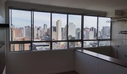 Apartamento mobiliado no Centro de Curitiba em prédio SEM AirBnb.