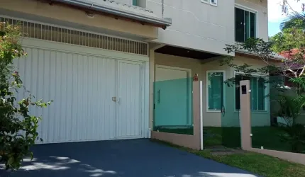 Linda casa na Praia de Cabeçudas
