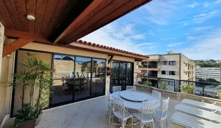Cobertura linear em Agriões – 410m² com vista definitiva para o Dedo de Deus