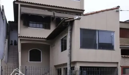 Casa para Venda em Volta Redonda / RJ no bairro Aterrado