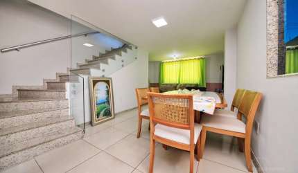 Casa para Venda em Volta Redonda / RJ no bairro Vila Mury
