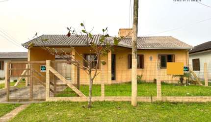 Casa semi mobiliada com piscina no bairro São Jorge