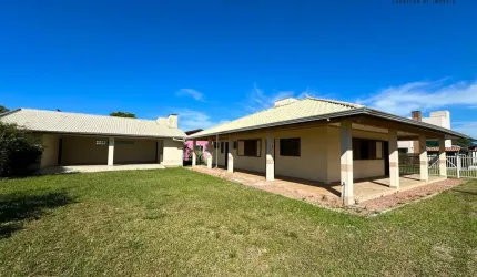 Casa com 240m2 no bairro Praia Azul