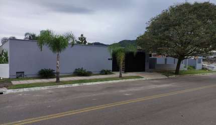 Propriedade com terreno de 918m2 no Loteamento/Condomínio Moinho Rio Ver