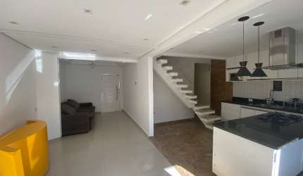 Casa com 5 quartos 2 suítes para Locação