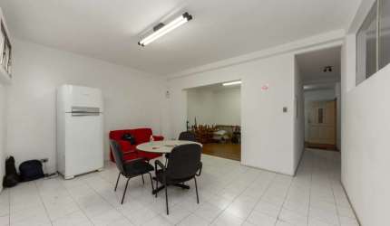 Casa tipo para venda com 4 quartos, sendo 1 suíte, 317m²
