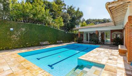 Casa tipo para venda com 5 quartos, sendo 3 suítes, 582m²