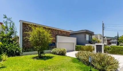 Casa em condomínio para venda com 3 quartos, sendo 1 suíte, 256m²