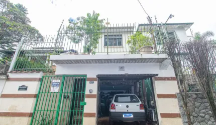 Casa tipo para venda com 3 quartos, 225m²