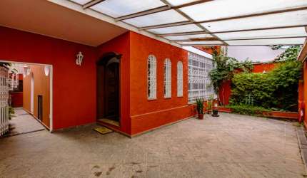 Sobrado para venda com 3 quartos, sendo 1 suíte, 214m²