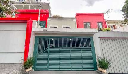 Casa tipo para venda com 4 quartos, 150m²