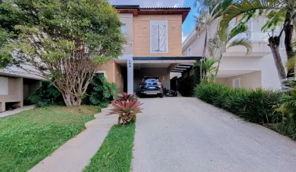 Casa em condomínio para venda com 4 quartos, sendo 4 suítes, 360m²