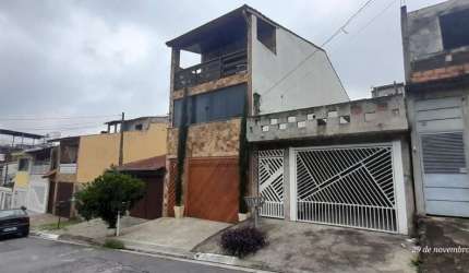 Casa de vila para venda com 5 quartos, sendo 3 suítes, 450m²