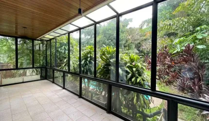 Casa tipo para venda com 5 quartos, sendo 5 suítes, 810m²