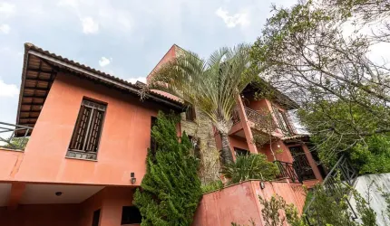 Casa tipo para venda com 4 quartos, sendo 4 suítes, 291m²