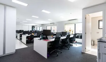 Conjunto comercial para venda e locação, 240m²