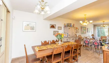 Sobrado para venda com 3 quartos, 232m²