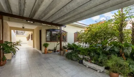 Casa tipo para venda com 3 quartos, sendo 1 suíte, 300m²