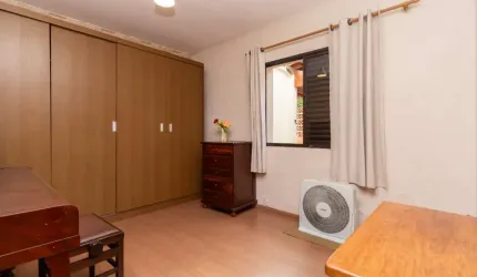 Casa tipo para venda com 3 quartos, 252m²