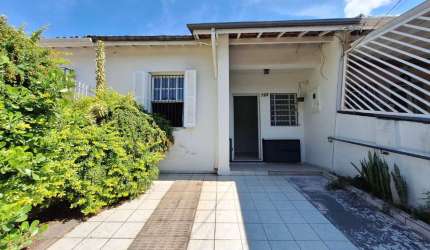 Casa tipo para venda com 2 quartos, 72m²