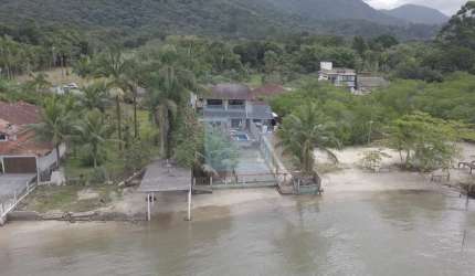 CASA AMPLA FRENTE MAR - 350m²  EM TERRENO DE 500m²